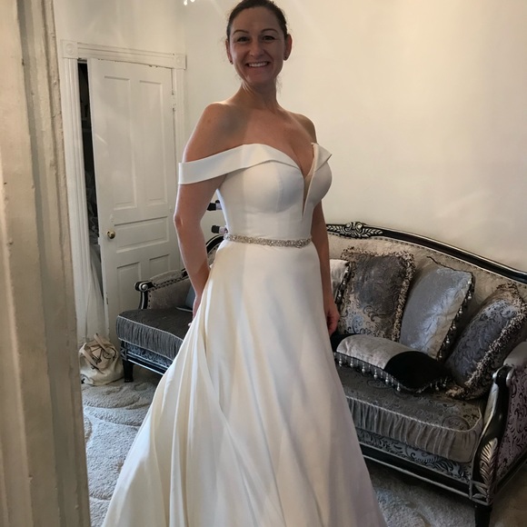 NWT Essence of Australia Wedding Dress - Picture 2 of 7